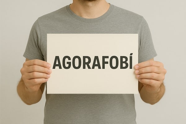 Agorafobi Nedir? Belirtileri ve Tedavi Yöntemleri